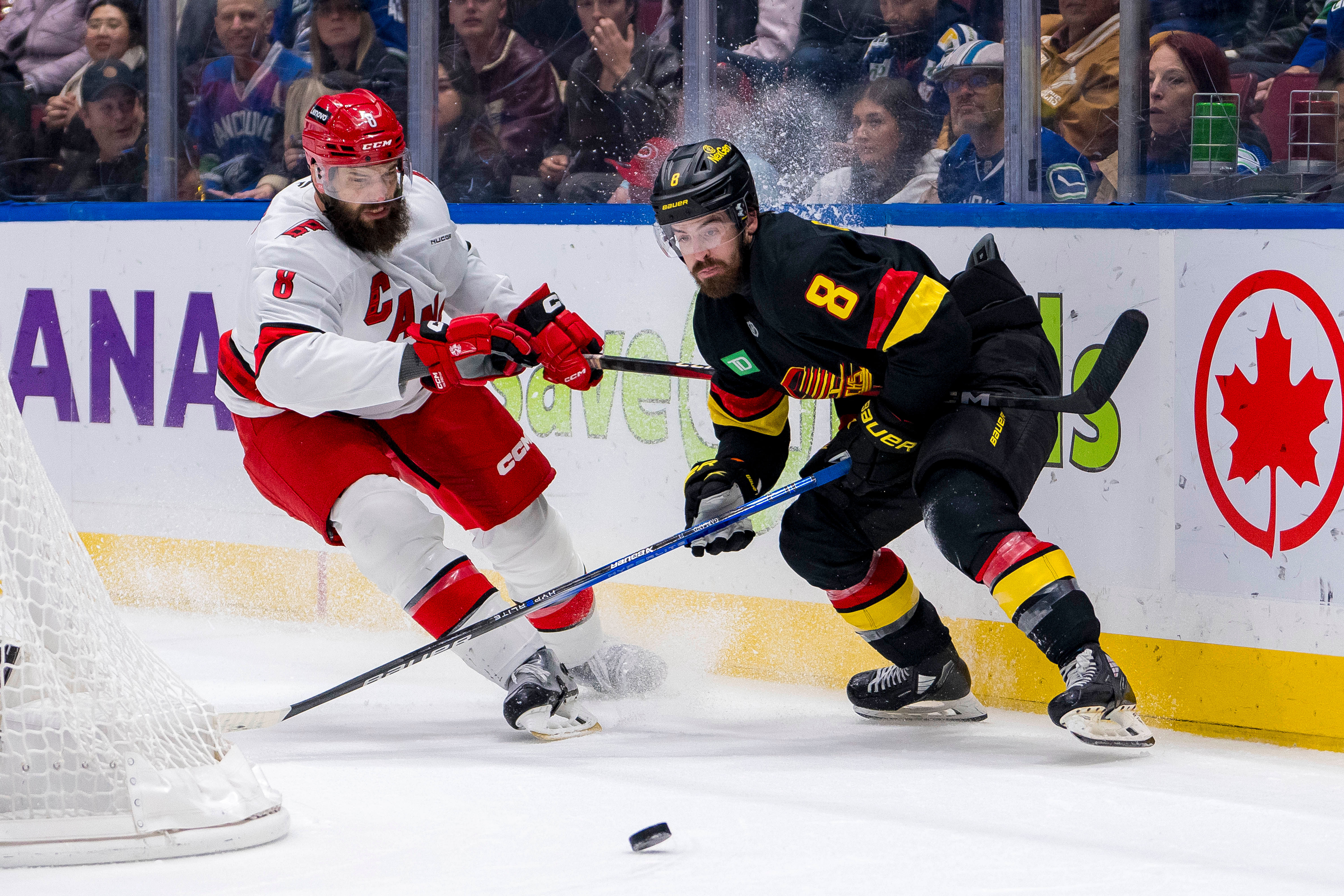 NHL: Carolina Hurricanes at Vancouver Canucks - Source: Imagn