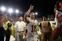 Arch Manning drops 2 word reaction as Texas Star Michael Taaffe gets honored for his eye-catching performance against Vanderbilt