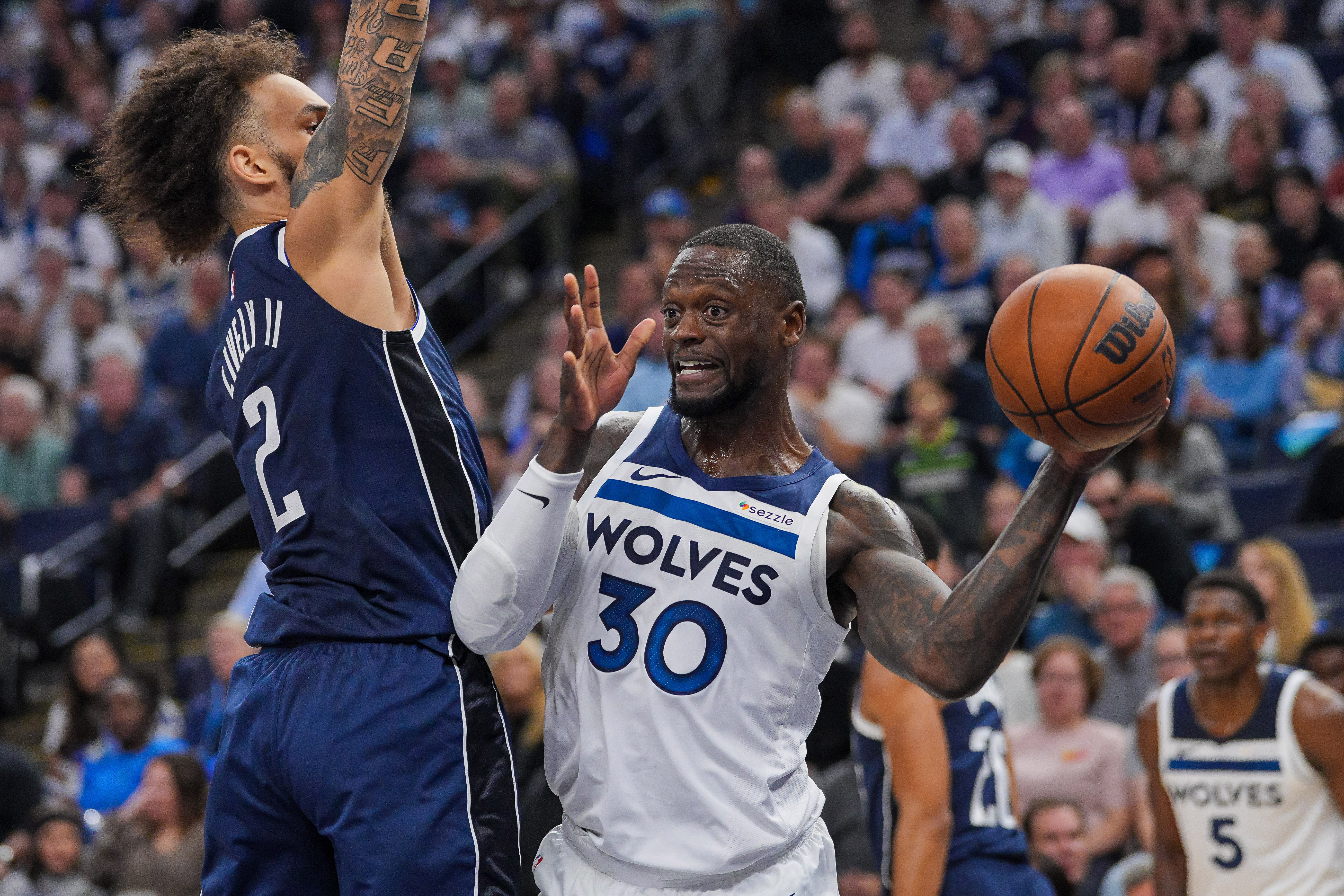 Julius Randle scores 20 in Timberwolves' loss to Dallas. (Photo: IMAGN)