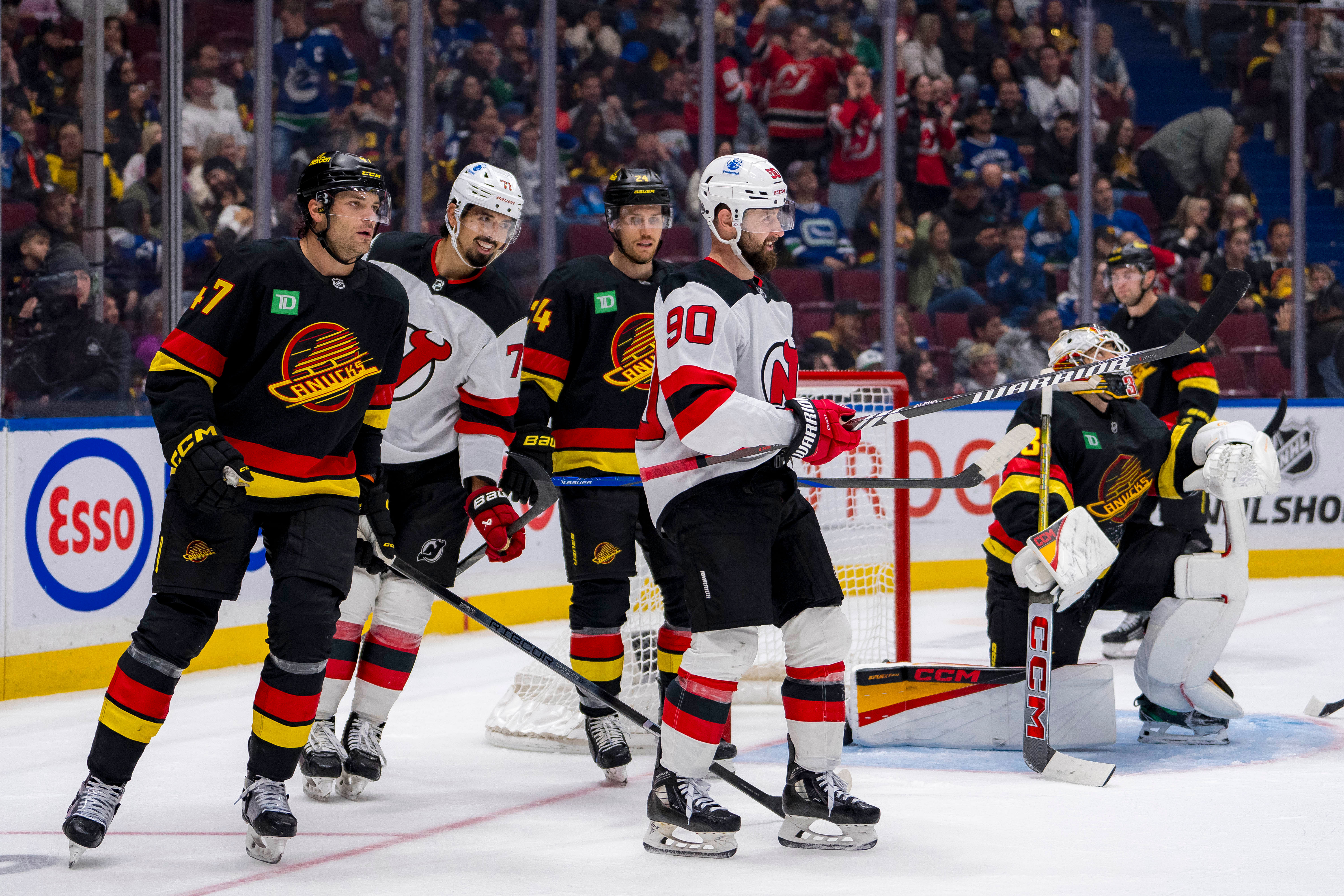 NHL: New Jersey Devils at Vancouver Canucks - Source: Imagn