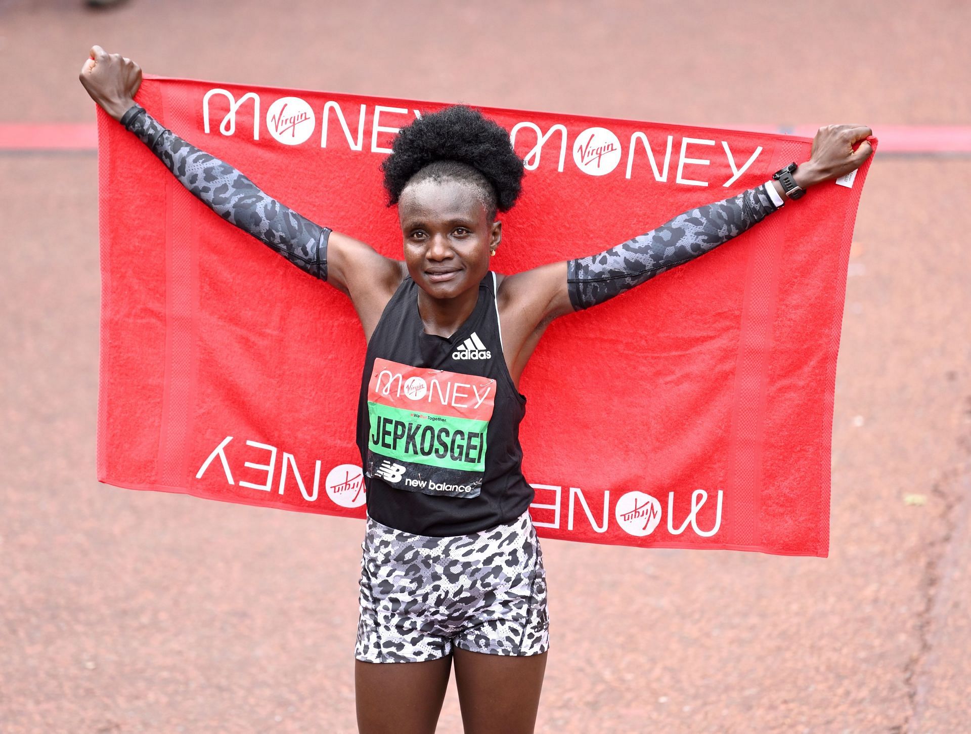 Joyciline Jepkosgei at the London Marathon (Getty Images)