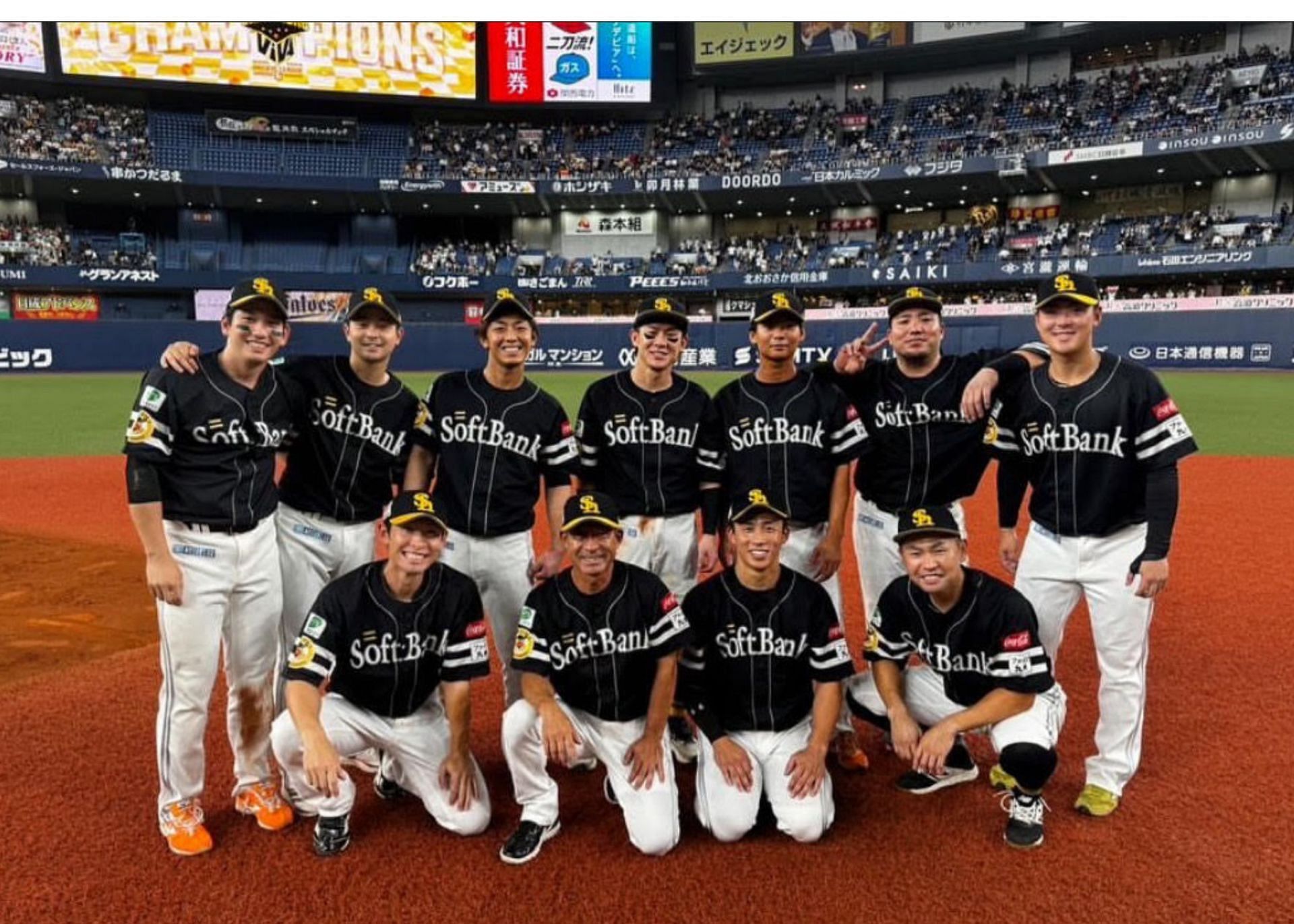 Fukuoka SoftBank Hawks players pose before a game (Credit: Hotaka Yamakawa