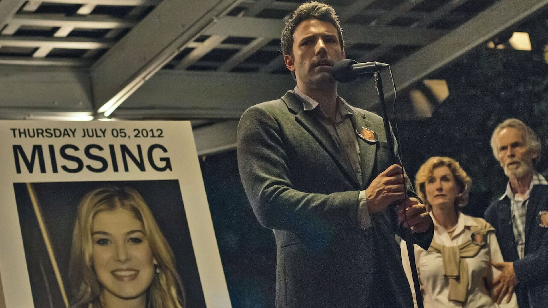 Ben Affleck as Nick Dunne in a scene from Gone Girl (Image via Netflix)