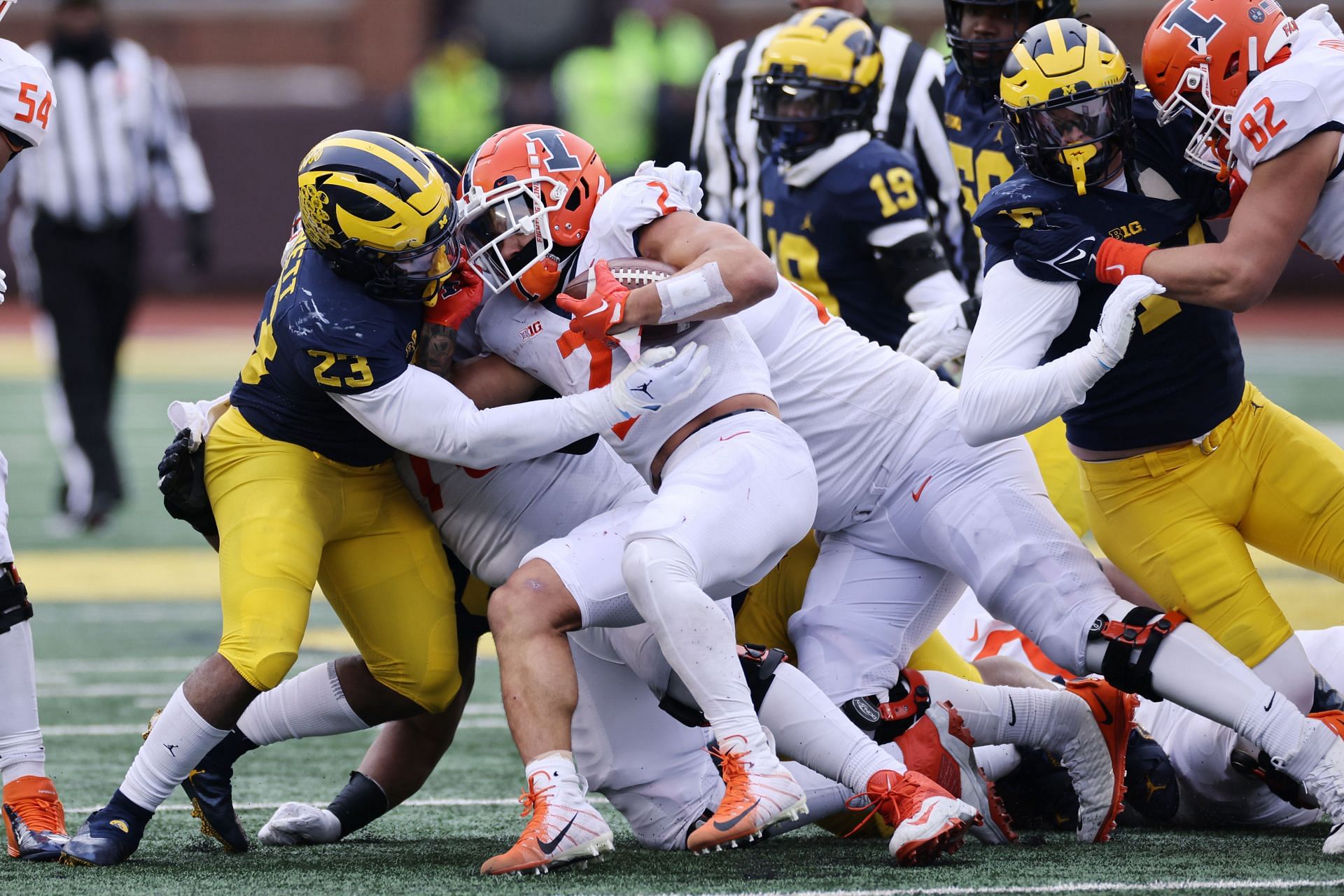 Illinois What Radio station is Illinois vs Michigan Game today