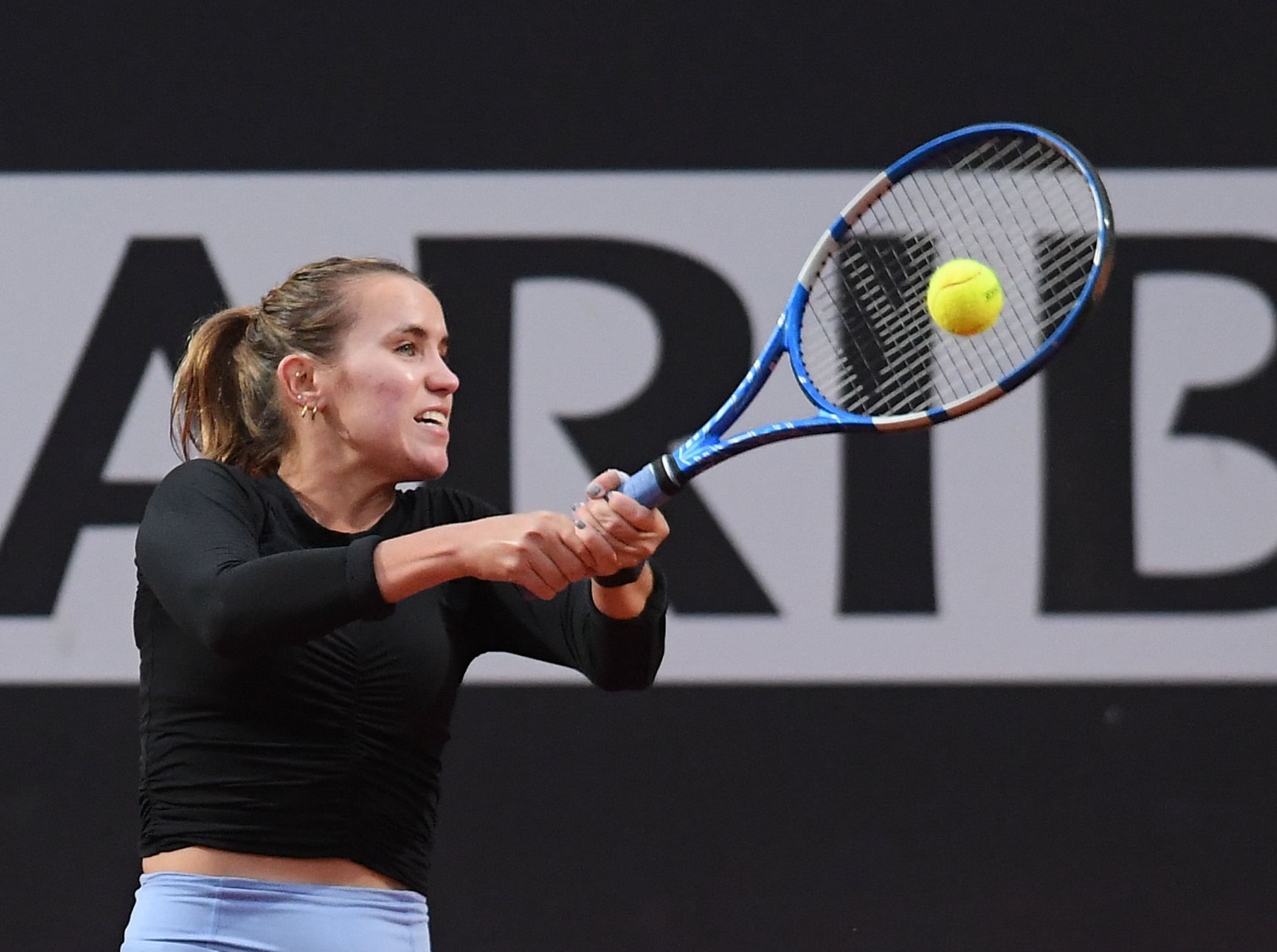 Kenin plays a backhand on the women's tour - Day Three - Source: Getty