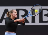 Kenin plays a backhand on the women's tour - Day Three - Source: Getty