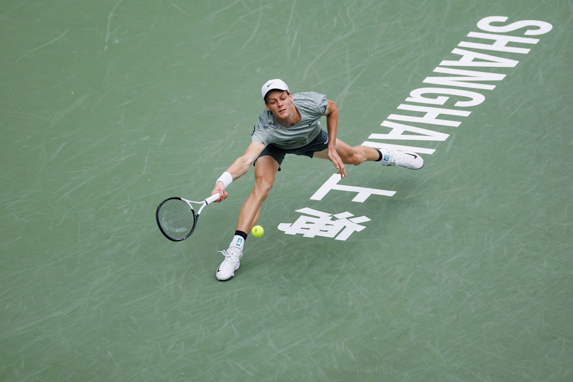 Jannik Sinner in action at the 2024 Shanghai Masters (Picture: Getty)