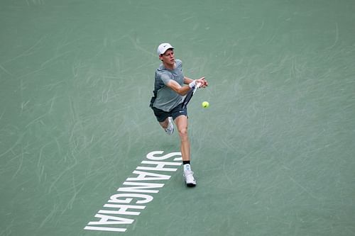 Jannik Sinner in action at the 2024 Shanghai Masters (Picture: Getty)