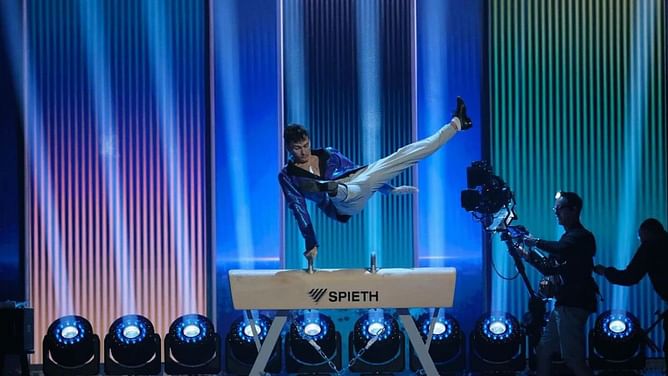 WATCH: Stephen Nedoroscik does pommel horse routine on the floor of Dancing with the stars as he pays tribute to men's gymnastics
