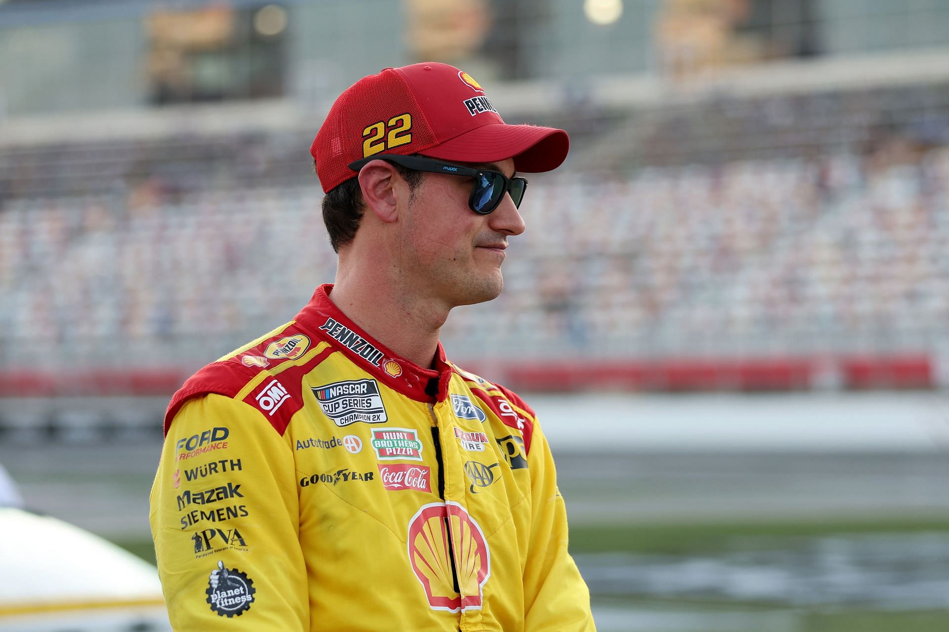 Who is the crew chief for Joey Logano