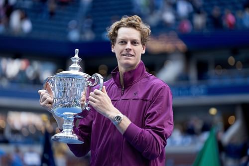 Jannik Sinner posing with the 2024 US Open men's singles trophy (Source: Getty)