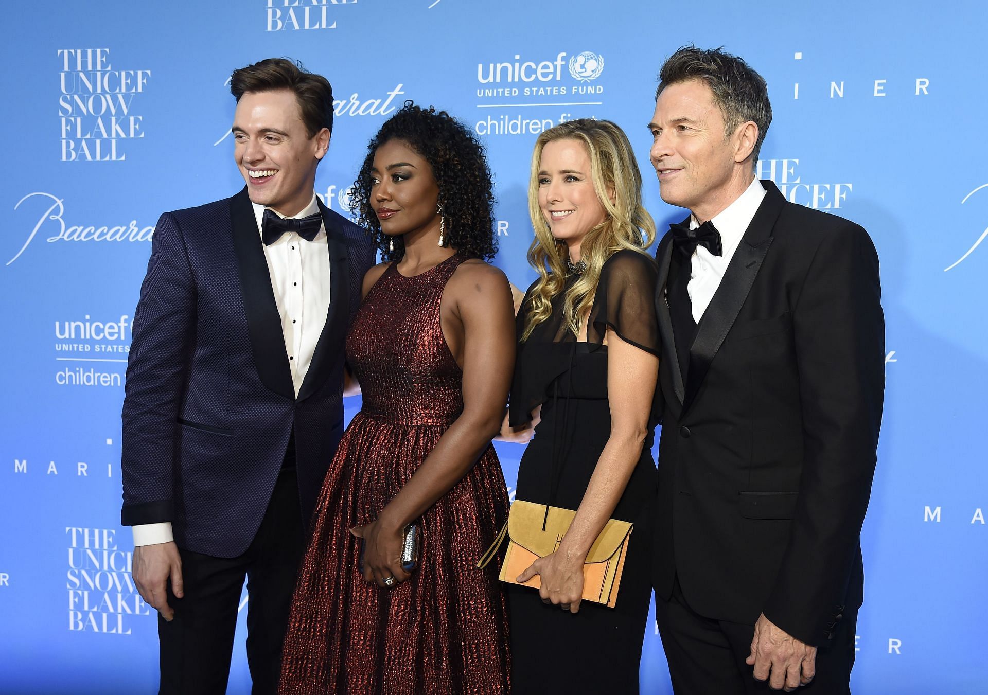 T&eacute;a Leoni (second from right) at UNICEF Snowflake Ball (Image via Getty)