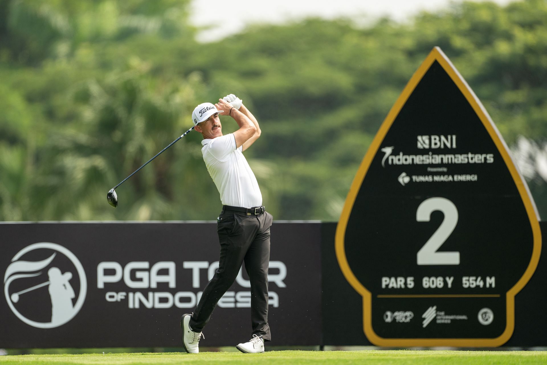 Wade Ormsby of Australia tees off on hole 2 during the third round of the 2023 BNI Indonesian Masters (Image Source: Getty)