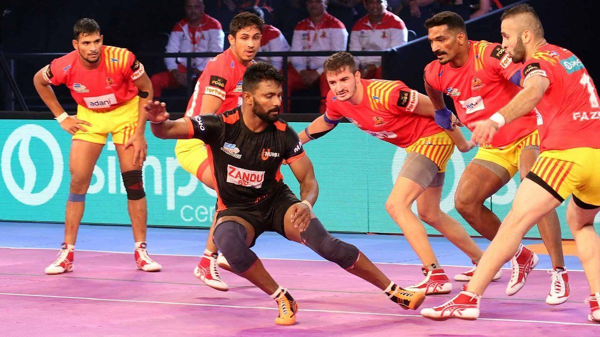 Shabeer Bapu in action for the Mumbai based franchise (Image Credits: PKL)