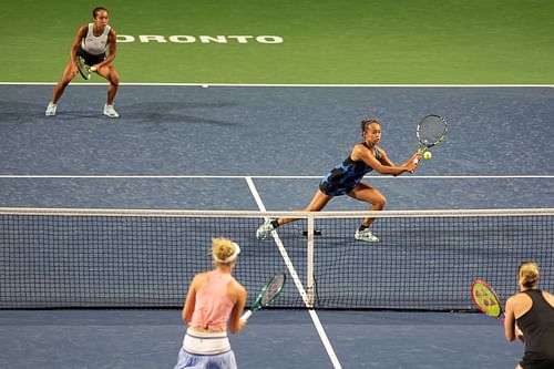 Bianca and Leylah Fernandez in action at the 2024 National Bank Open. (Source: Getty)