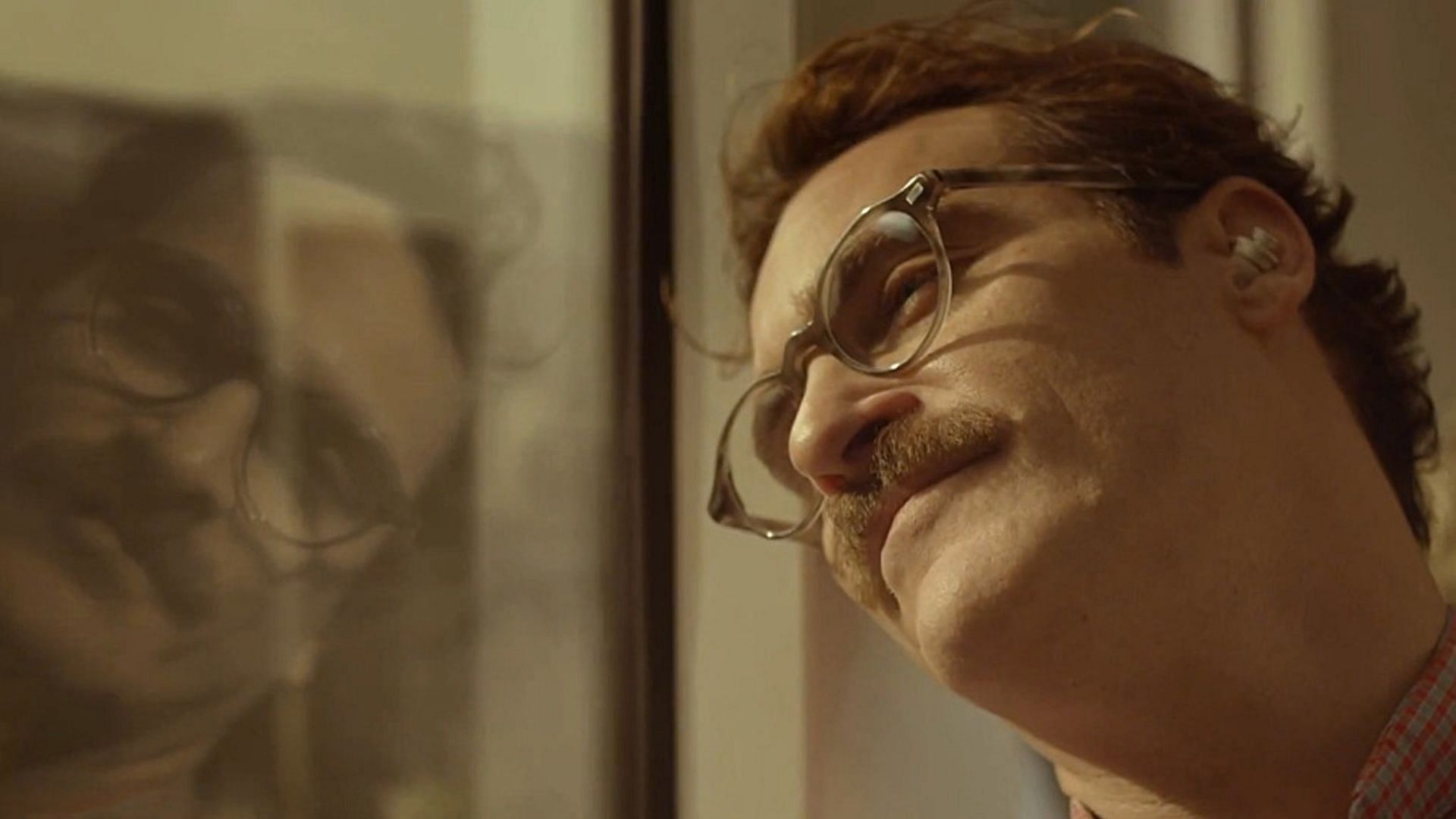 Joaquin Phoenix in a still from HER trailer (Image via YouTube/@AnnapurnaChannel)