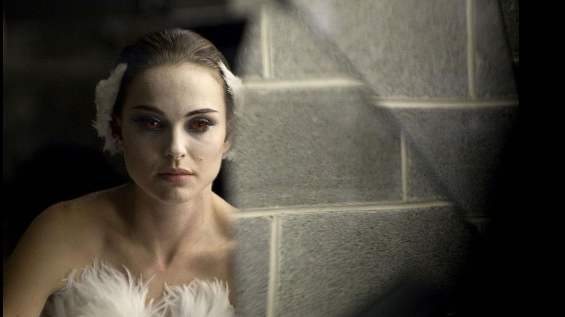 Natalie Portman in Black Swan (2010) (image via Fox Searchlight Pictures)