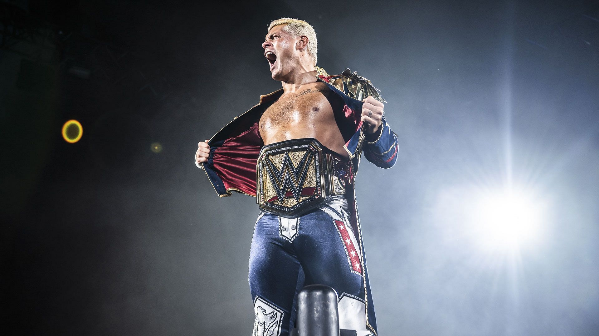 Undisputed WWE Champion Cody Rhodes poses for fans