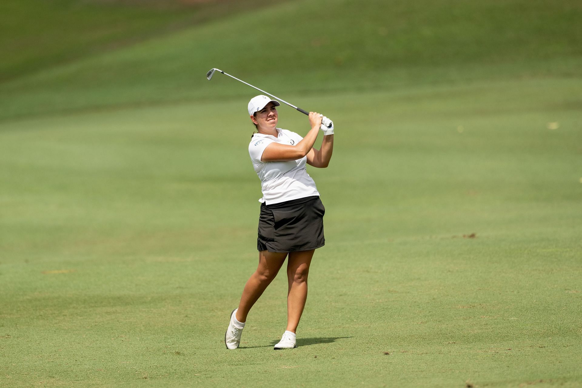 WATCH Kristen Gillman makes holeinone on the 4th hole at Maybank