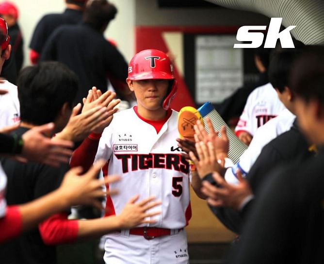 Kia Tigers clutch comeback win in rain-delayed Game 1 of KBO Korean Series over Samsung Lions