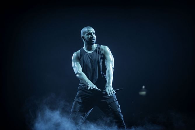 "He def beefing w Hov" — Internet reacts to Drake telling DJ to play Me, Myself And I by Beyoncé after his fake friends speech