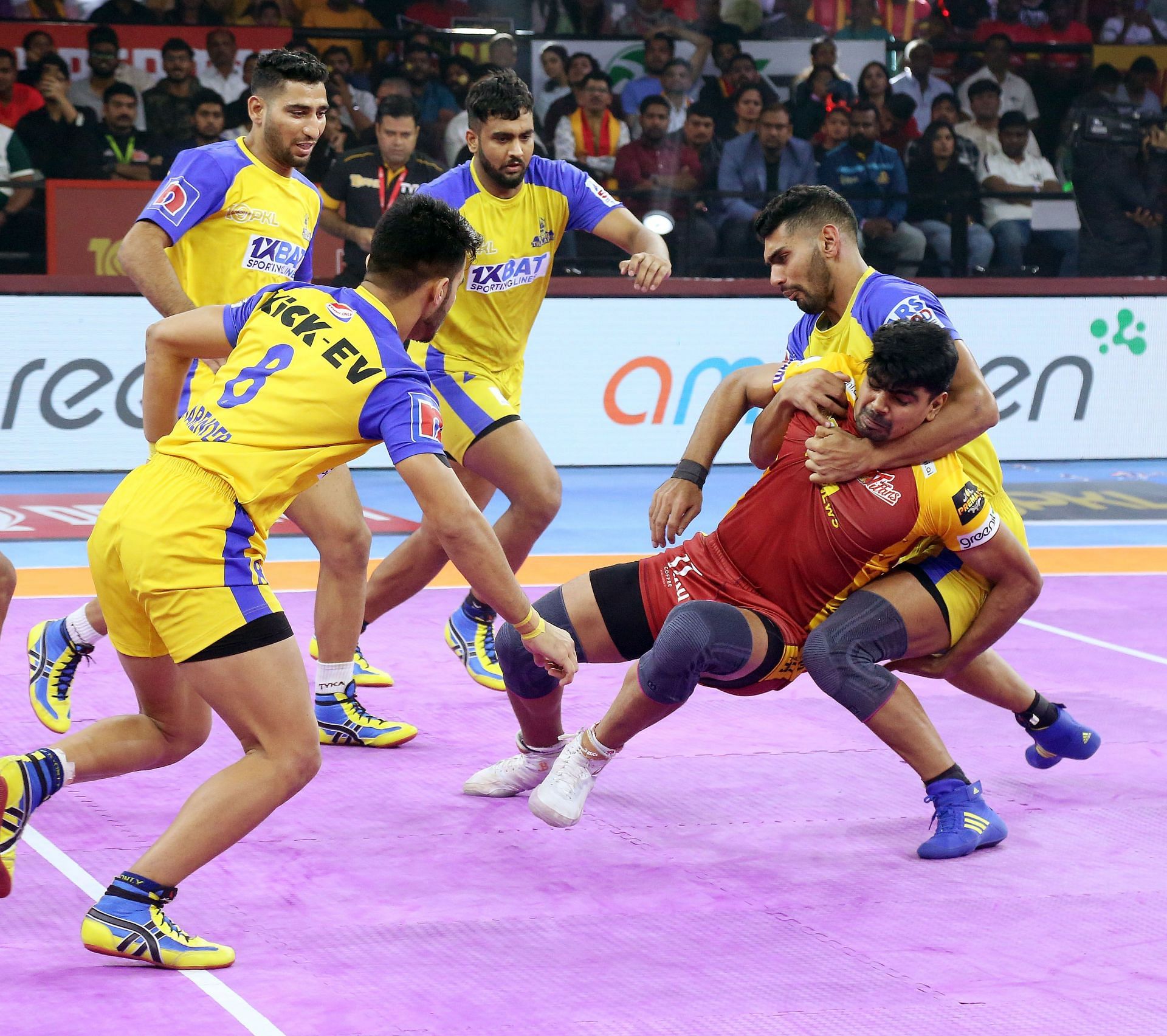 Pawan Sehrawat tackled by Thalaivas