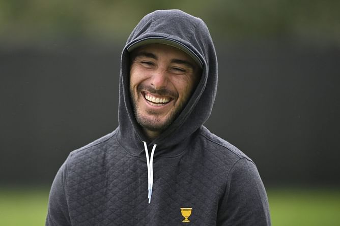 Max Homa teases former NFL QB while getting his ‘bet’ sorted for the weekend