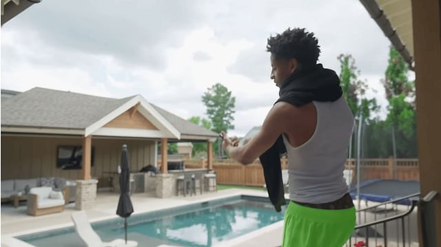 Kiyan Anthony shows off the AirBnB he stayed in