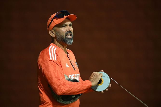 3 reasons why Paras Mhambrey is the perfect choice for Mumbai Indians bowling coach