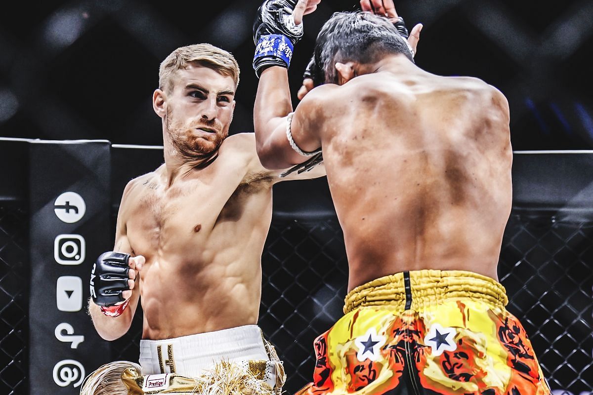 Jonathan Haggerty (L) vs Superlek | Image credit: ONE Championship