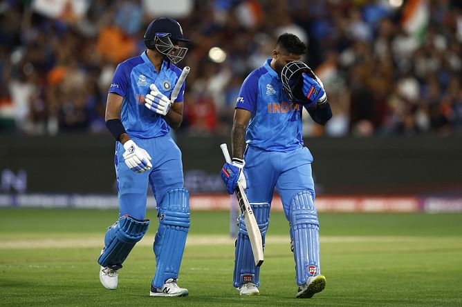"Chalo aage aajaooo ab" - Suryakumar Yadav and Axar Patel engage in hilarious banter ahead of IND vs NZ 2024 Test series