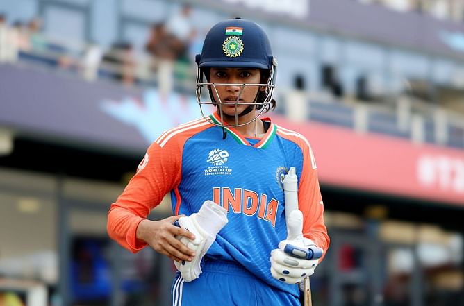 [Watch] Smriti Mandhana perishes for just 7 runs off 16 deliveries after a soft dismissal in IND vs PAK 2024 Women's T20 World Cup