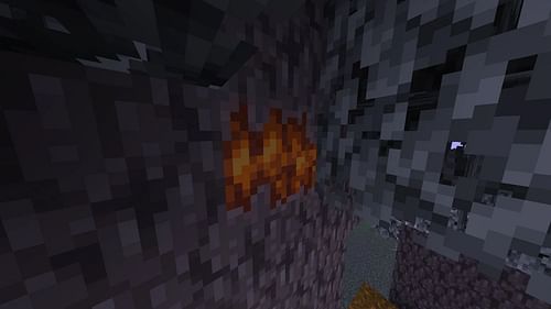 The Creaking Heart summons the Creaking in Minecraft (Image via Mojang Studios)