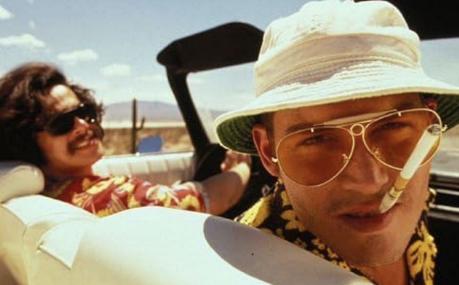 Johnny Depp and Benicio Del Toro in Fear and Loathing in Las Vegas (Image via Universal Pictures, Terry Gilliam Productions)