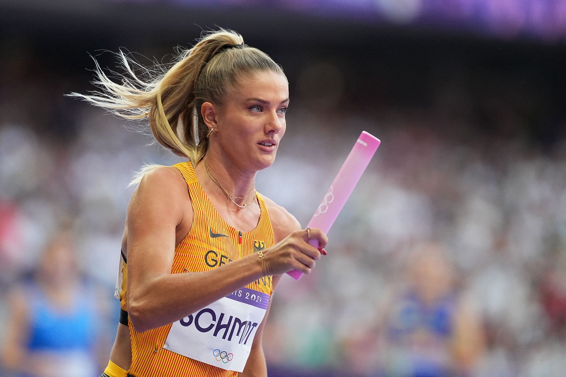 Alica Schmidt running the 4x400m mixed relay at the Paris 2024 - Athletics - Source: Getty