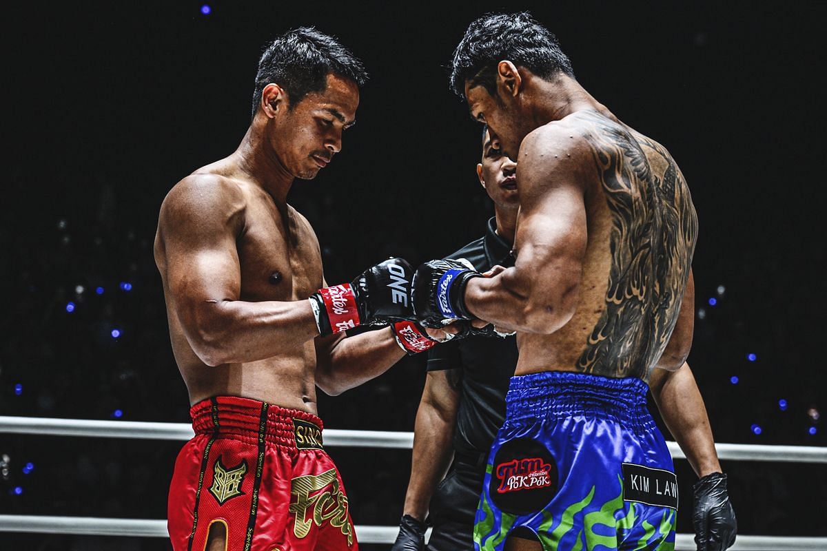 Superbon and Jo Nattawut tounching gloves before their fight | Image credit: ONE Championship