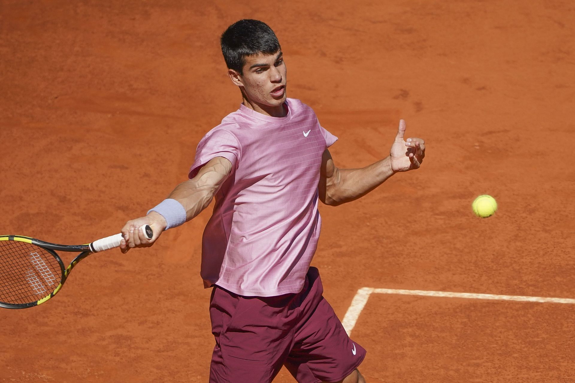 Carlos Alcaraz against Rafael Nadal (not seen in the image) at the Madrid Open 2021 (Image: Getty)