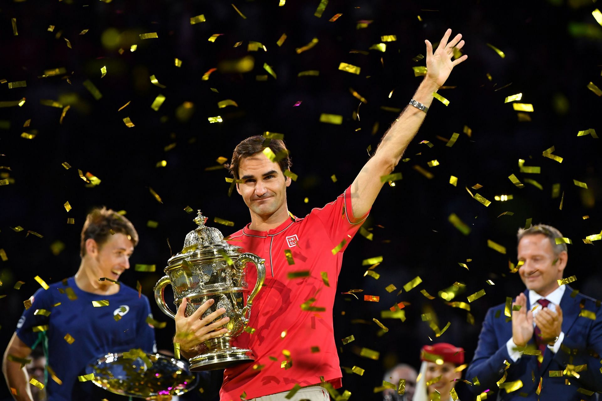 Roger Federer (center) with his tenth Swiss Indoors Basel trophy in 2019 (Source: Getty)