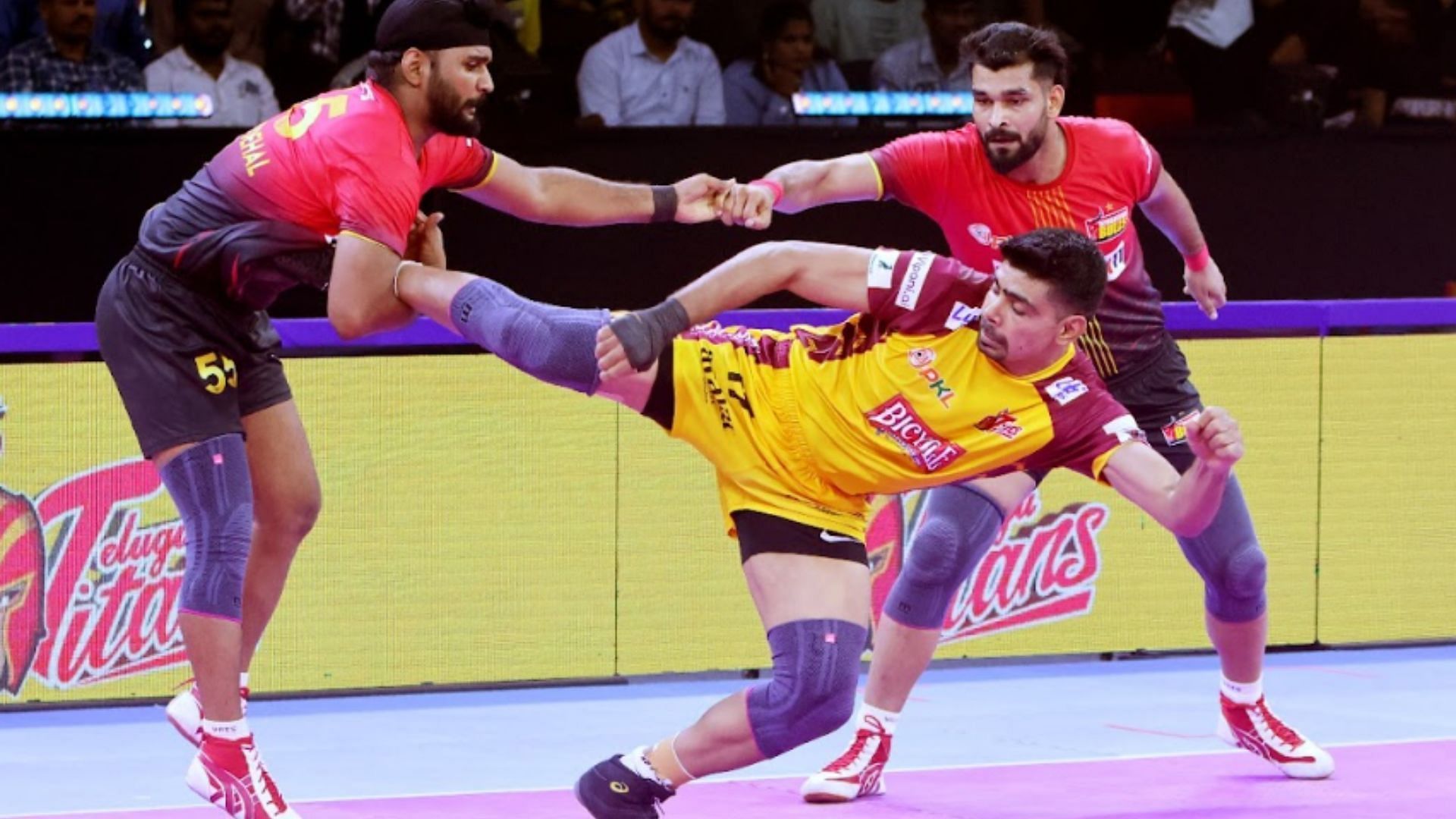 Pawan Sehrawat in action for Telugu Titans in PKL 11 (Image Credits: PKL)