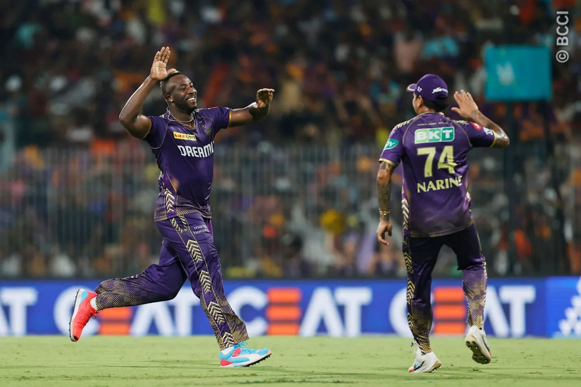 Andre Russell (left) celebrates a wicket with Sunil Narine. (Image Credits: iplt20.com/ BCCI)