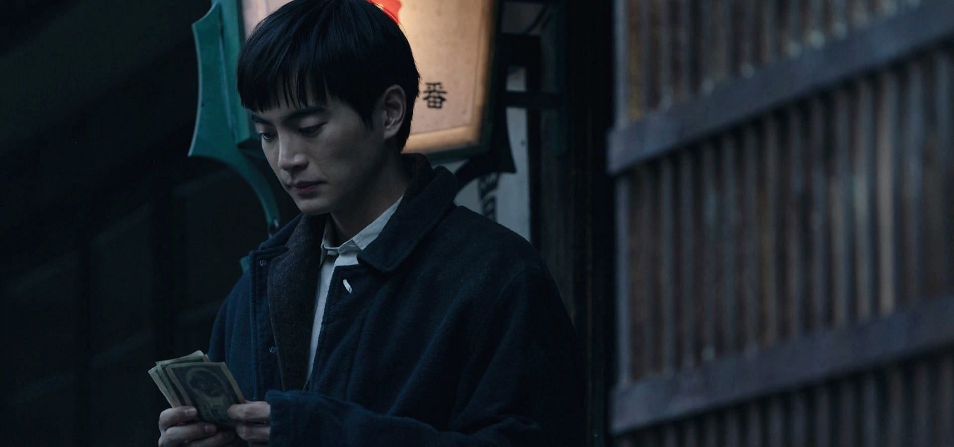 Noa leaves his family behind, abandons his identity, and disappears (Image via Apple TV+)