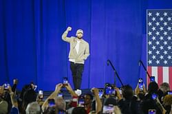 “People shouldn’t be afraid to express their opinions” — Eminem speaks at Kamala Harris’ Detroit rally before welcoming Barack Obama to the stage