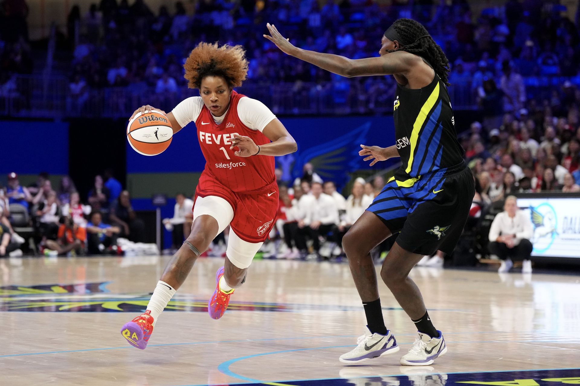 Indiana Fever forward NaLyssa Smith vs. Dallas Wings&#039; Natasha Howard - Source: Getty