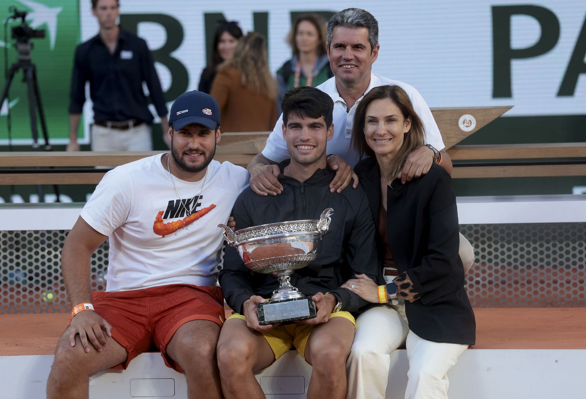 Carlos Alcaraz(Center) and family at the 2024 French Open (Image source: Getty)