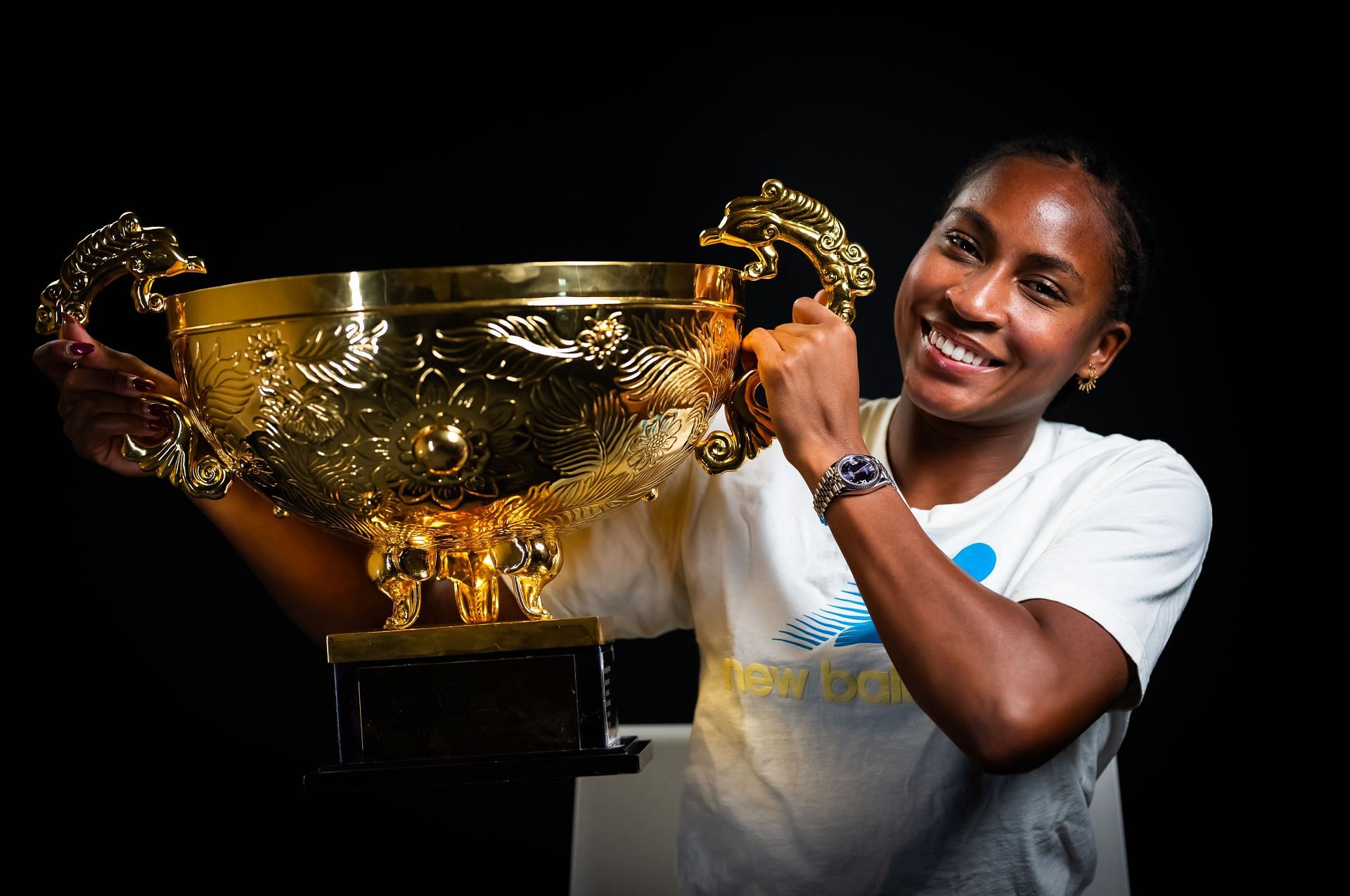 Coco Gauff with the champions trophy at China Open 2024 (Photo via Getty Images)