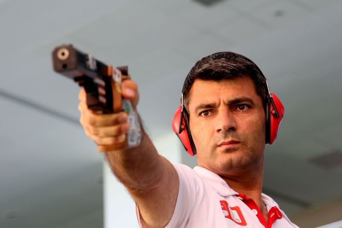 Viral Olympic shooter Yusuf Dikec explains his trademark one-hand shooting stance- "I got used to putting hand in my pocket since my first shot"