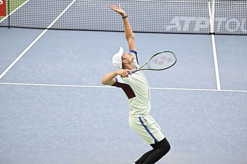 Hurkacz serves during his match in the Cincinnati Open - Source: Getty