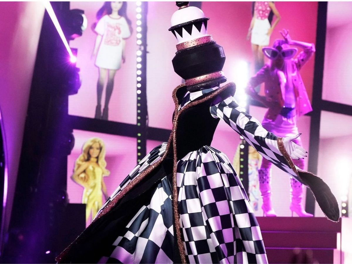 The Chess Piece from The Masked Singer (Image via Instagram/@maskedsingerfox)