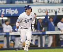 Home turf magic powers Samsung Lions over Kia Tigers in Game 3 of KBO Korean Series