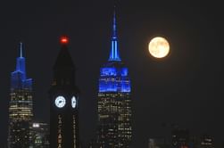"Honoring a legend in style" — Fans react as Empire State Building pays tie dye tribute to Phil Lesh